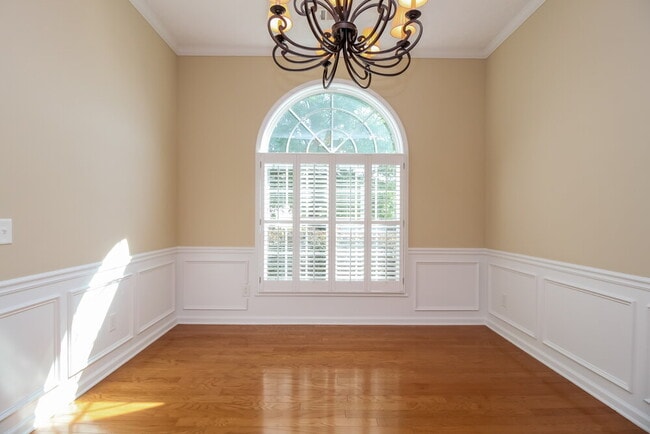 111 Village Dr in Canton, GA - Foto de edificio - Building Photo