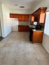 1700 W 43rd St, Unit A in Los Angeles, CA - Foto de edificio - Building Photo