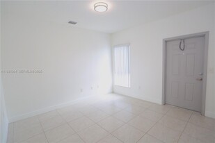 6151 NW 182nd Ln in Hialeah, FL - Building Photo