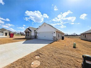 1071 Garrett Ln in Centerton, AR - Building Photo - Building Photo