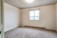32 Royal Crest Dr photo'