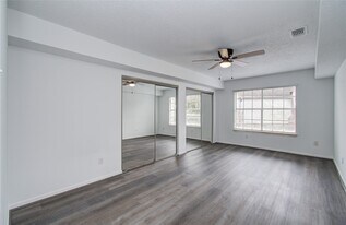 2106 Spyglass Dr in League City, TX - Building Photo