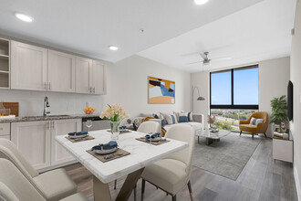 Southpointe Vista I in Miami, FL - Building Photo - Building Photo