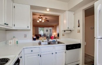 7474 E Earll Dr-Unit -205 in Scottsdale, AZ - Building Photo - Building Photo