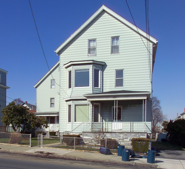 577-585 Broadway in Fall River, MA - Building Photo - Building Photo