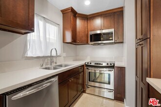 248 S Doheny Dr in Beverly Hills, CA - Building Photo - Building Photo