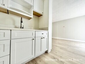 5452 Sierra Vista Ave, Unit 306 in Los Angeles, CA - Building Photo - Building Photo