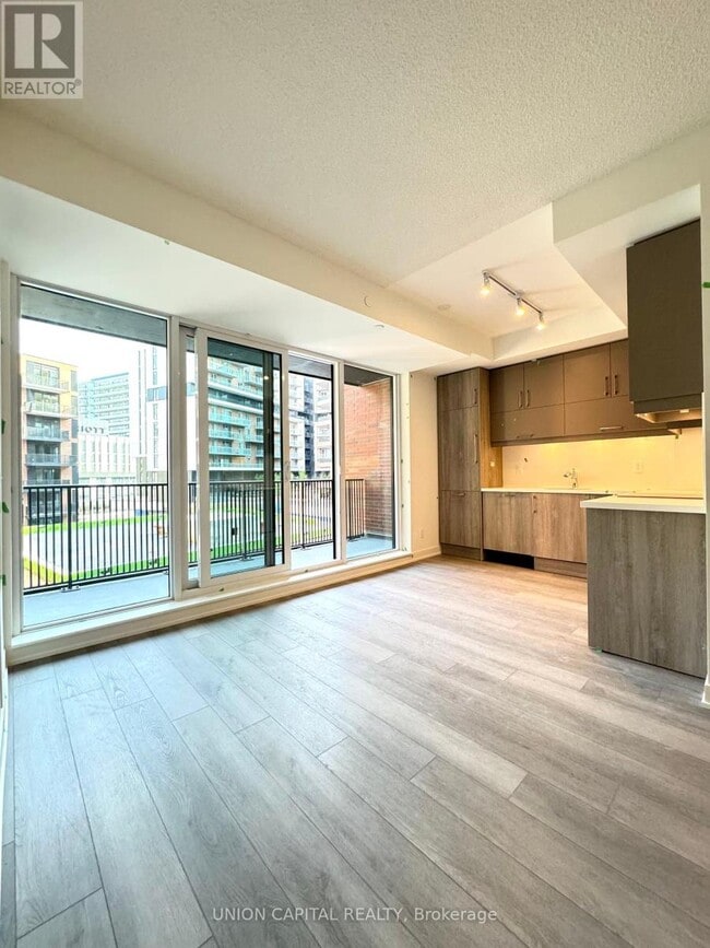property at 38-538 Simcoe Promenade