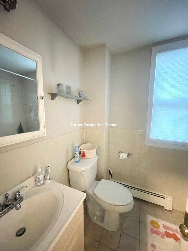 276 E Cottage St, Unit 3 in Boston, MA - Building Photo - Building Photo