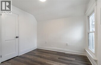 198 Sherman Ave N in Hamilton, ON - Building Photo - Building Photo