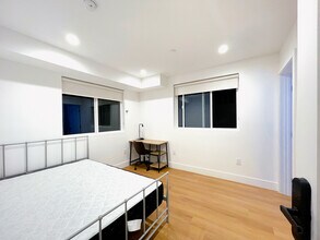 1351 W 37th St in Los Angeles, CA - Building Photo - Building Photo