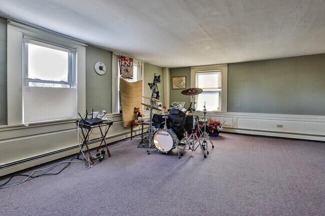 334 S River Rd-Unit -2 in Bedford, NH - Building Photo - Building Photo