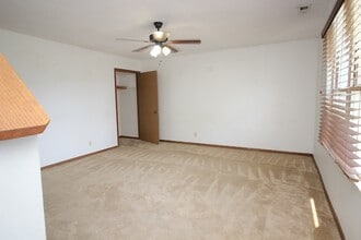 924 W Belmont Ave in Lincoln, NE - Building Photo - Building Photo