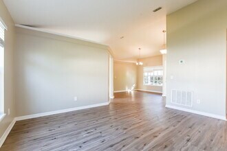 1109 W Riviera Blvd in Oviedo, FL - Foto de edificio - Building Photo
