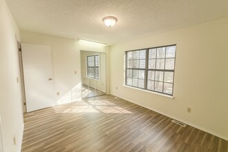 2 Cheshire Dr in Galloway, NJ - Foto de edificio - Building Photo