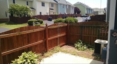 1109 Bungalow Park Dr in Apex, NC - Foto de edificio - Building Photo