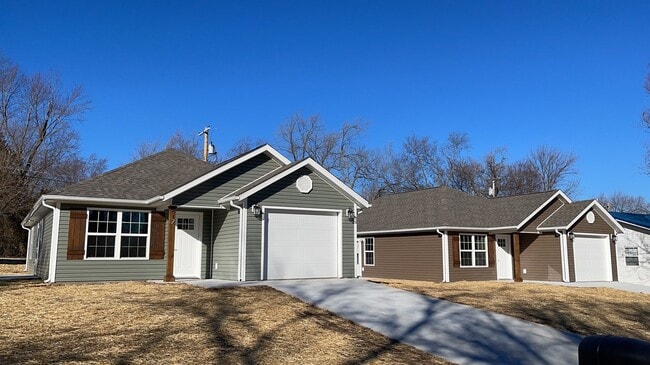 property at 816 N Devon St