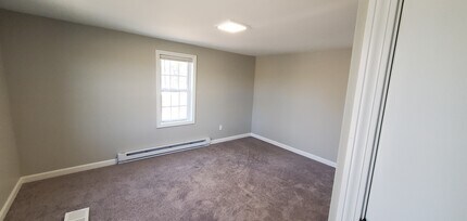 72 Mort Vining Rd in Southwick, MA - Building Photo - Building Photo
