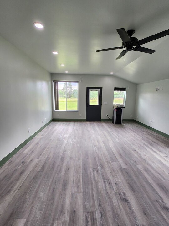 42429 Holt Rnch Ln in Ronan, MT - Building Photo