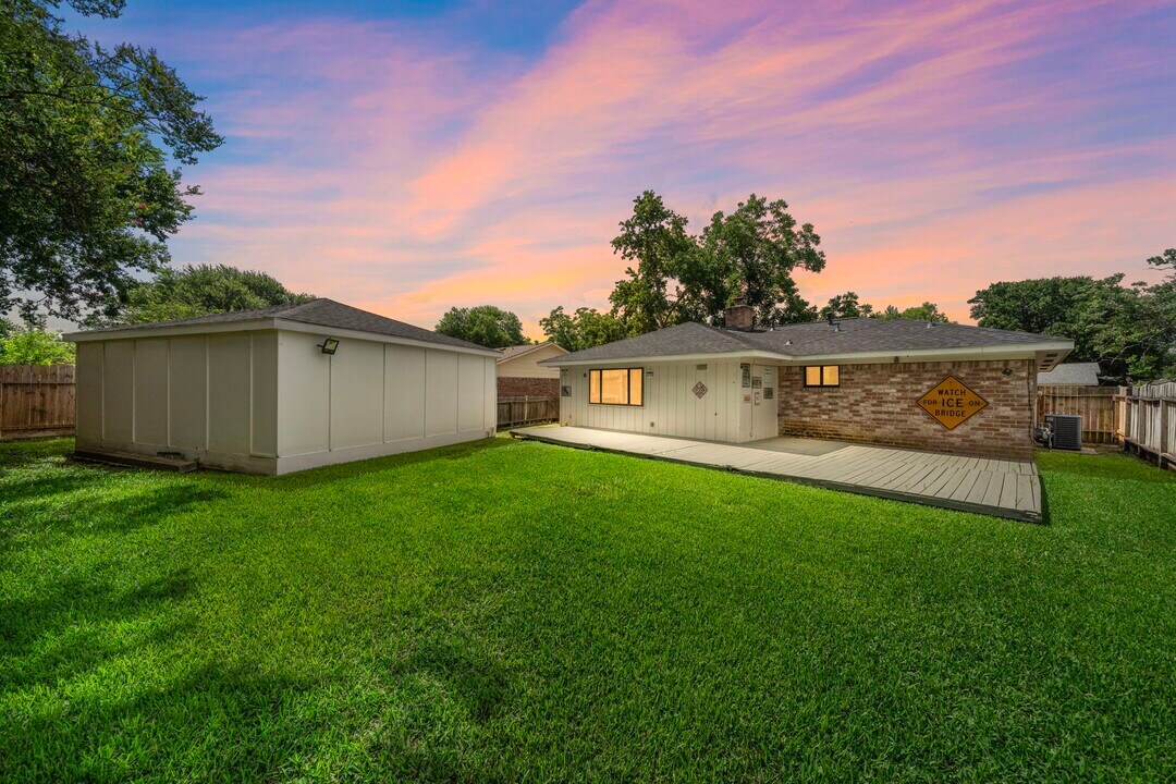 11506 Hornbrook Dr in Houston, TX - Building Photo