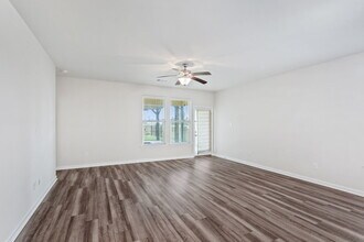 2432 Fenimore Loop in Westlake, LA - Building Photo - Building Photo