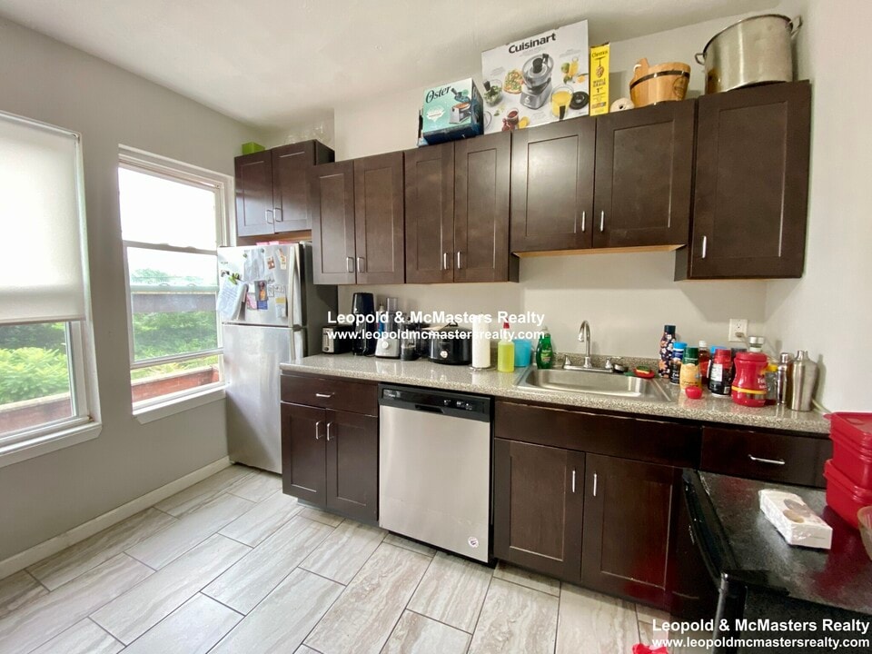 102 Sydney St, Unit 2ST in Boston, MA - Building Photo