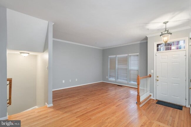 6081 Madison Pointe Ct in Falls Church, VA - Building Photo - Building Photo