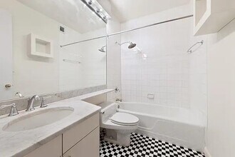 301 W 57th St in New York, NY - Building Photo - Building Photo