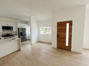 482 S Hamel Rd in West Hollywood, CA - Building Photo - Building Photo