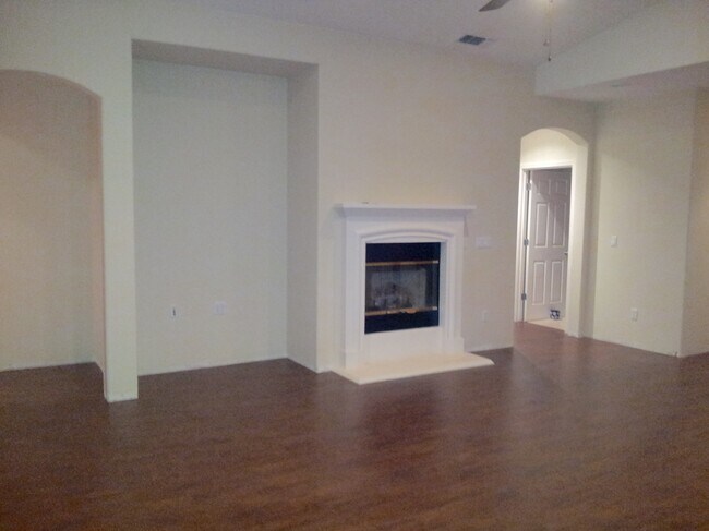 1945 Glenveagh Ln in Lincoln, CA - Building Photo - Building Photo