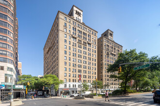 Manhill Apartments in New York, NY - Building Photo - Building Photo