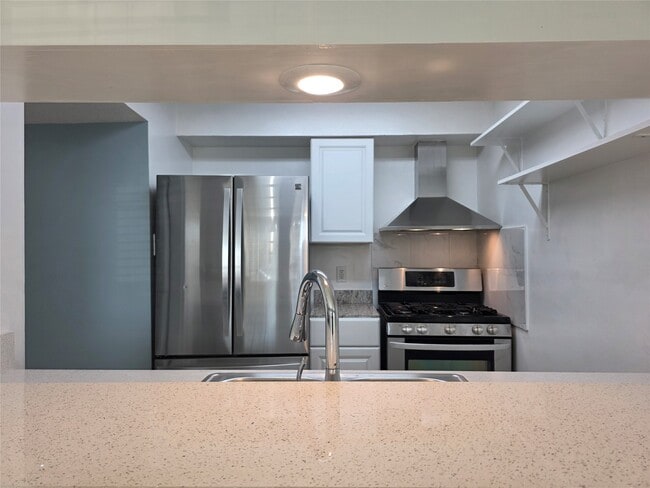 property at 1016 E Tri Oaks Ln