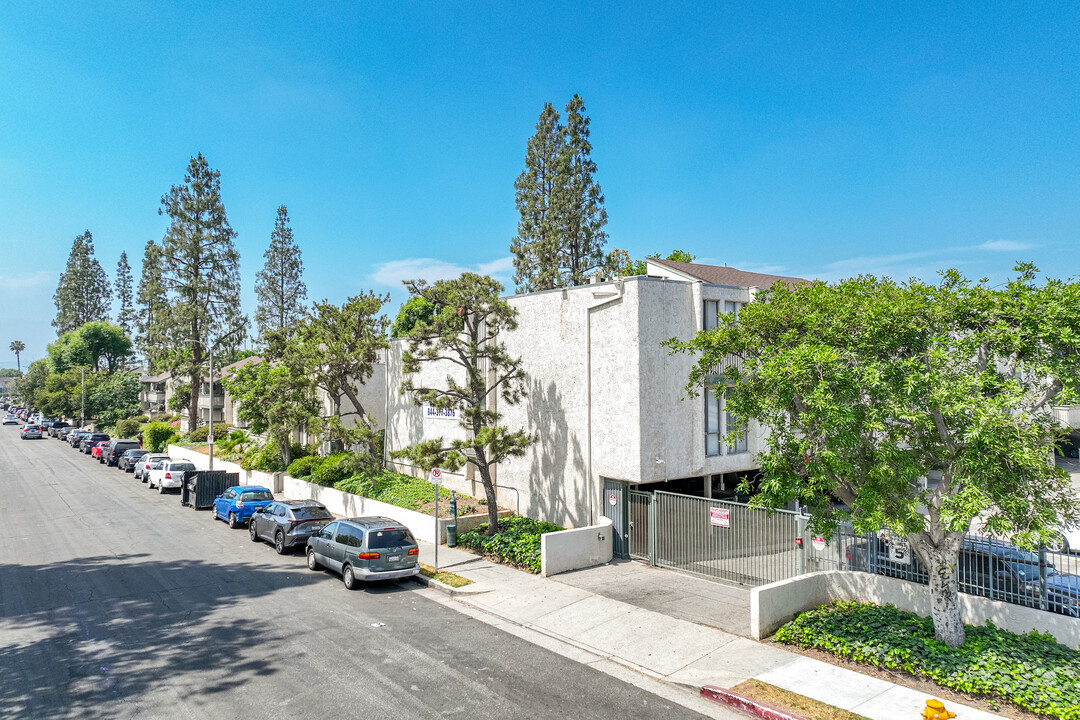 Village Community in Canoga Park, CA - Foto de edificio