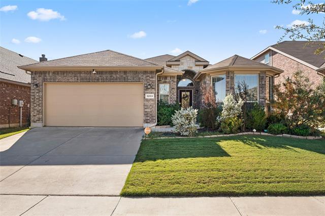 3233 Tamarack Ln in Argyle, TX - Building Photo