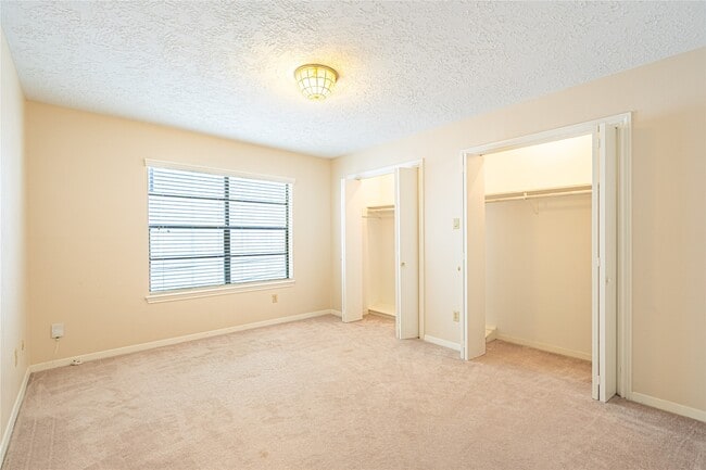 property at 2306 Potomac Dr