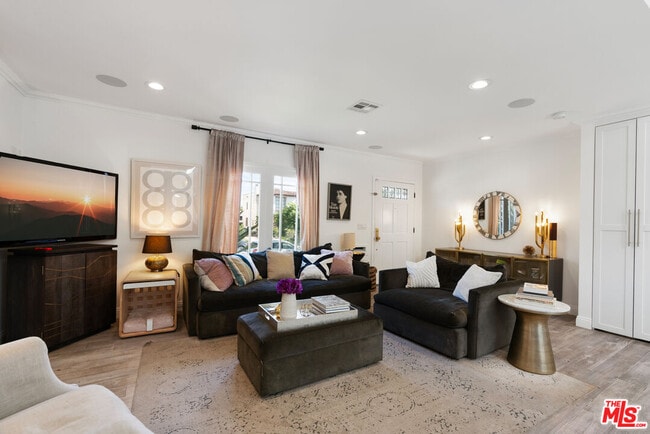 1551 S Ogden Dr in Los Angeles, CA - Building Photo - Building Photo