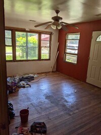 607 Thomas St photo'