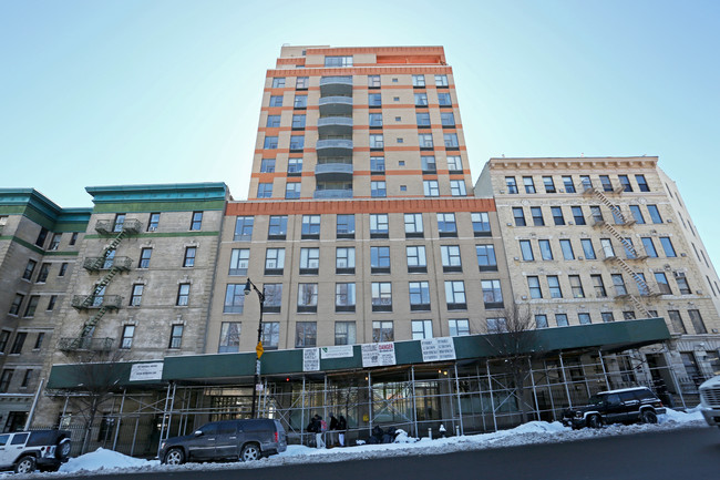 352 W 110th St in New York, NY - Building Photo - Building Photo