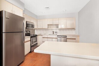 101 Shearwater Ct E, Unit 42 in Jersey City, NJ - Building Photo - Building Photo