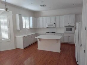 2180 Waterton Rivers Dr in Henderson, NV - Building Photo - Building Photo