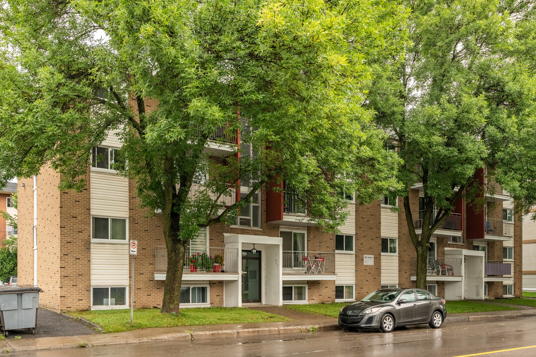 130 Des Cèdres Boul in Québec, QC - Building Photo