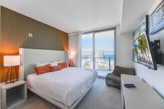 4111 S Ocean Dr in Hollywood, FL - Building Photo - Building Photo
