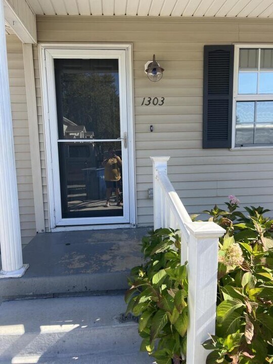 1303 S Cleveland Ave in Joplin, MO - Building Photo