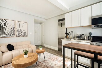 234 W 73rd St in New York, NY - Foto de edificio - Building Photo