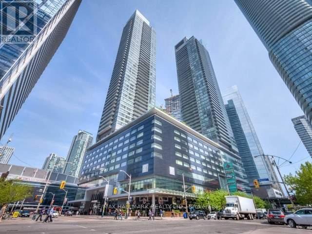 65-3065 Bremner Blvd in Toronto, ON - Building Photo