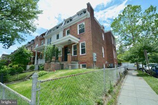 1724 2nd St NW in Washington, DC - Building Photo