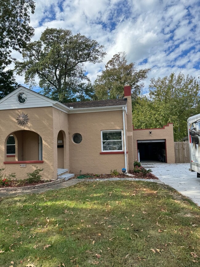 9525 Sherwood Pl in Norfolk, VA - Foto de edificio - Building Photo