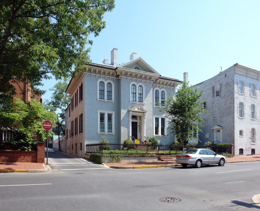 101 E Church St in Frederick, MD - Building Photo