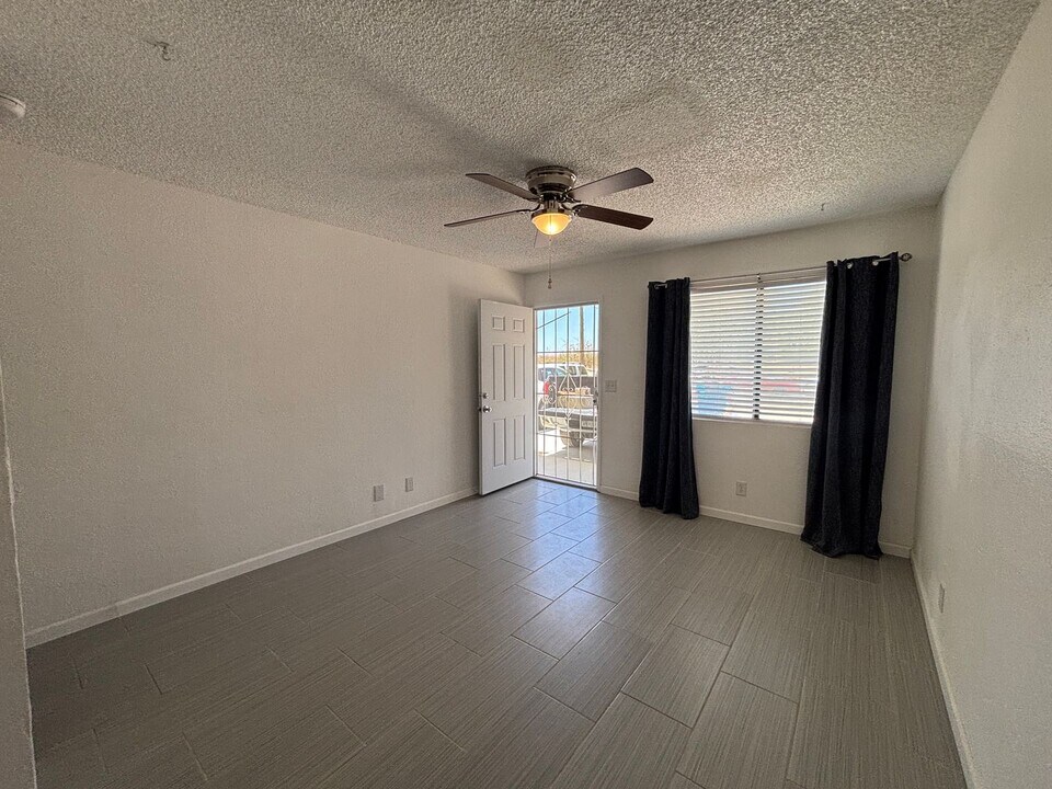 15878 Edwin St in Mojave, CA - Building Photo