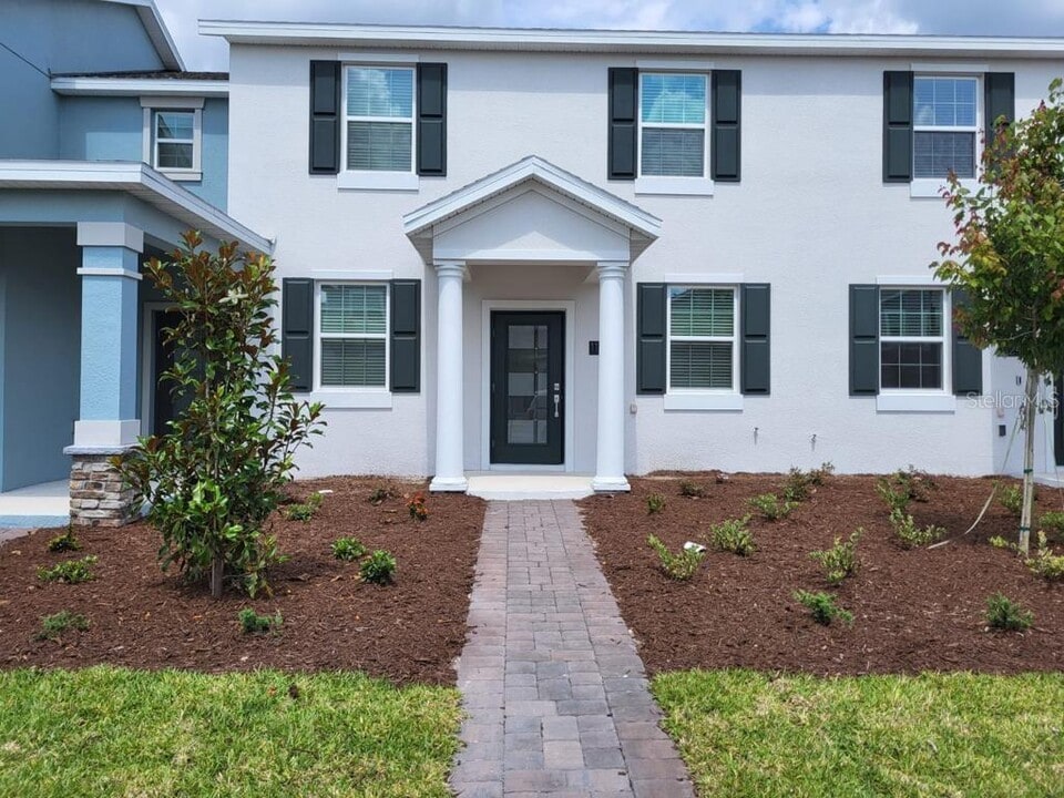 11239 Listening Dr in Orlando, FL - Building Photo